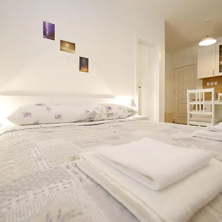 Studio Apartment Laura Zara Esterno foto