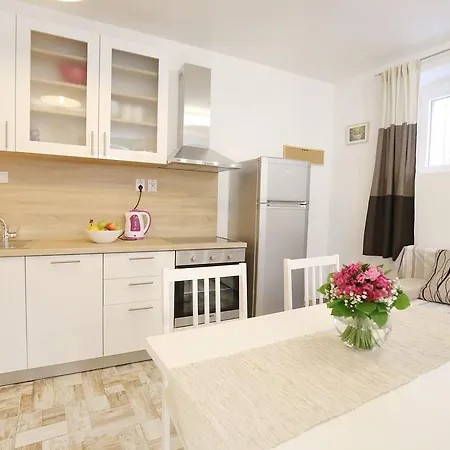 Studio Apartment Laura Zara Esterno foto